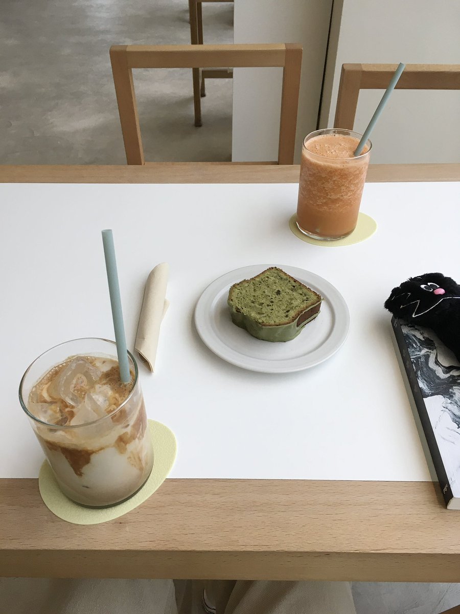 fromxummer's tweet image. 말차 파운드케이크 먹으러 왔는데 꾸덕하고 맛나다