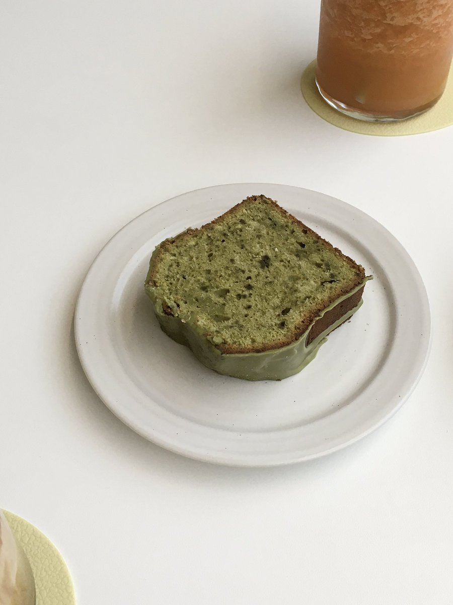 fromxummer's tweet image. 말차 파운드케이크 먹으러 왔는데 꾸덕하고 맛나다