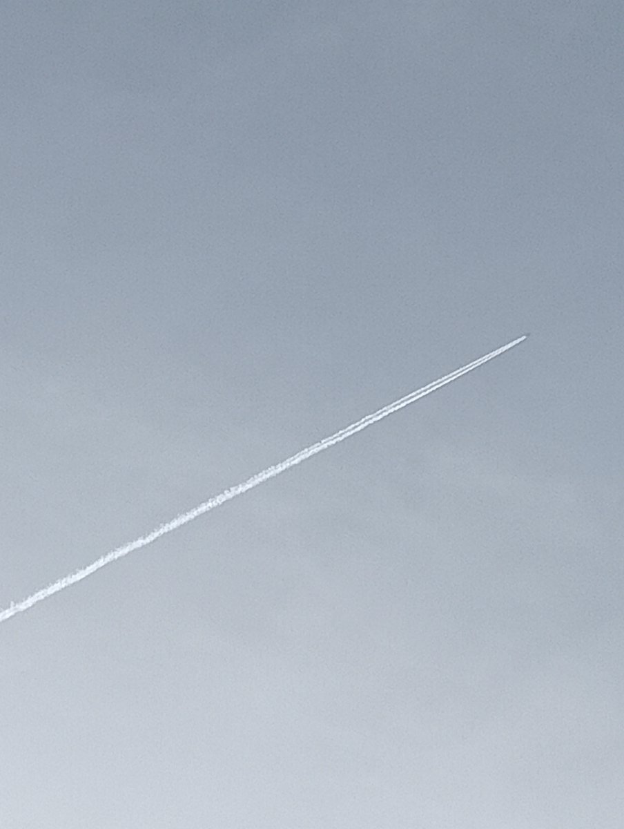 Lavante21575499's tweet image. The Netherlands, November 12th, 8am. Another disgusting start of the day.  Are people ever going to look up and see what is being done to our skies? I&apos;m so done with this! #geoengineering #bioterrorism #HAARP #NEXRAD #DOPPLER