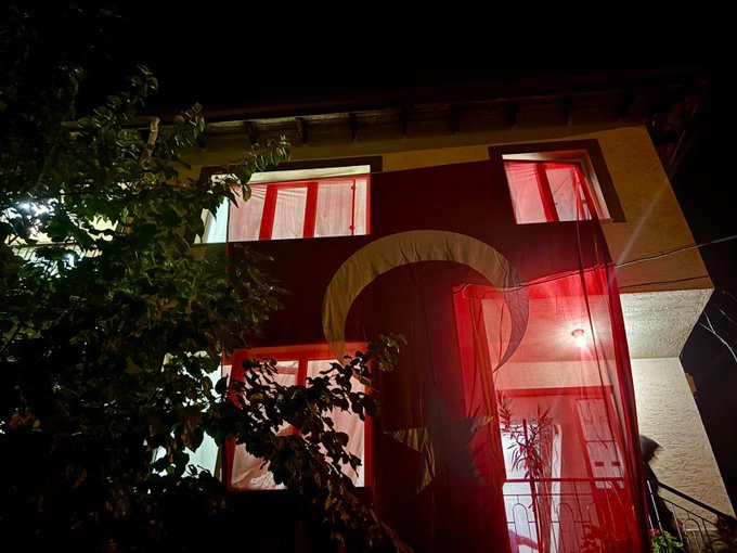 20 can, 20 ocak, 20 evlat...
Sadece sizin hanelerinize değil hepimizin yüreğine ateşler düştü...
Mevlâ hepinize rahmet eylesin; başta ailelerinize olmak üzere tüm memleketimizin üzerine sabırlar yağdırsın...