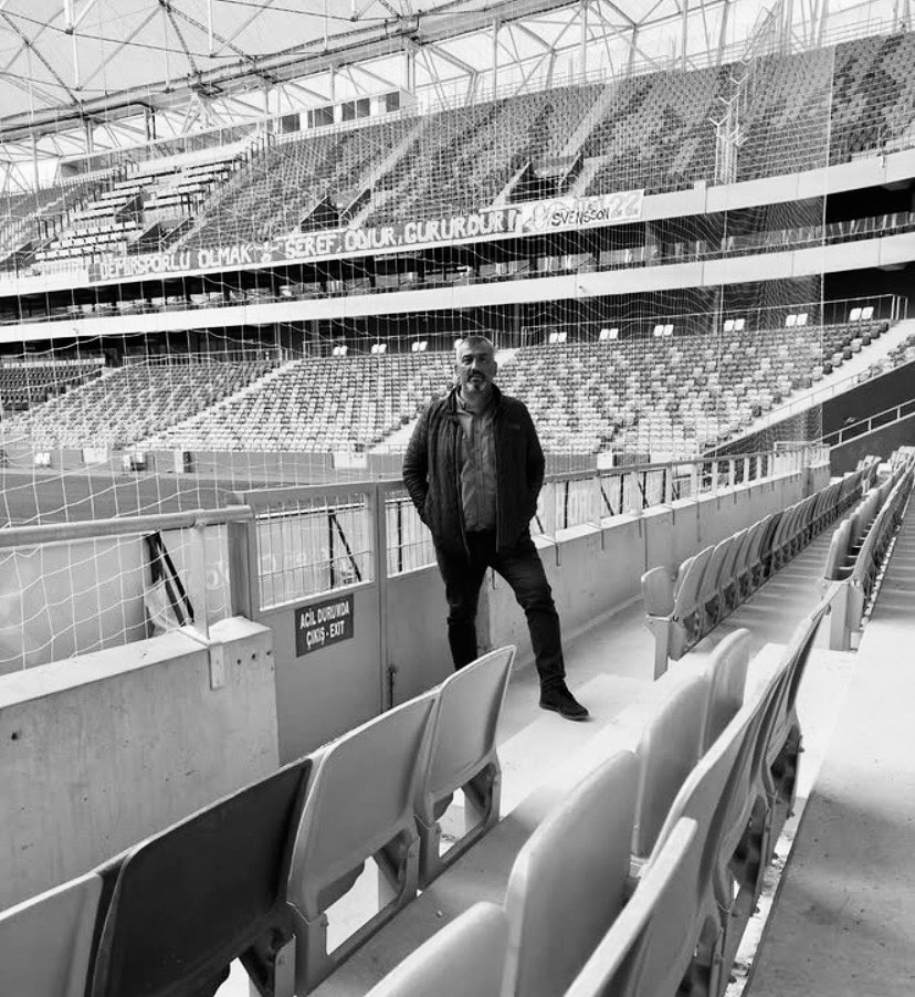 adstaraftarder's tweet photo. Başımız Sağolsun!

Tribünümüzün emektar isimlerinden Mustafa Melek vefat etmiştir. Cenazesi 15:00’de Kabasakal Mezarlığı’na defnedilecektir.

Başta ailesi olmak üzere, sevenlerinin ve tüm camiamızın başı sağ olsun.

#ŞimşeklerGrubu https://t.co/R10LSG50wh