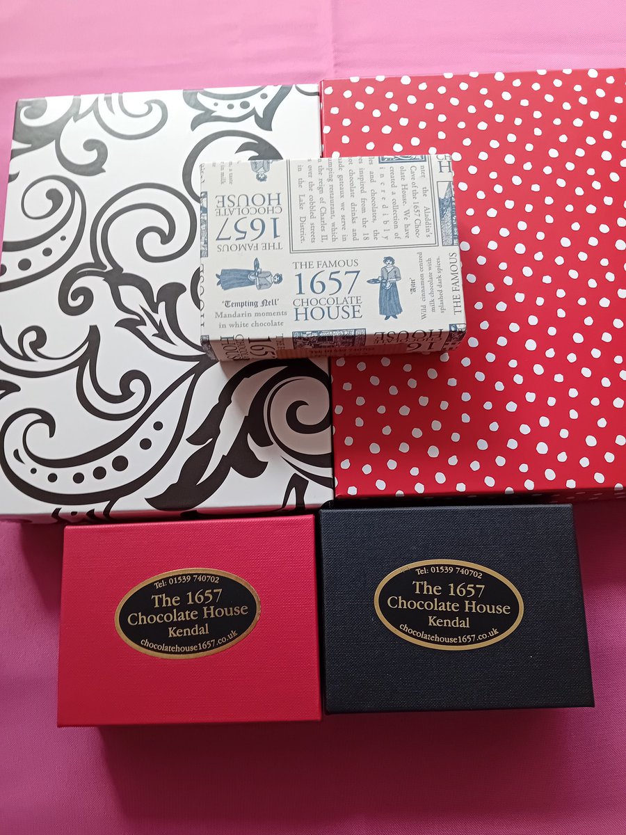 1657ChocolateHo's tweet image. We ❤️ making up your bespoke chocolate boxes. Especially chosen by you for your ❤️🩷💙🩵 ones Keep them coming....

We are truly grateful for all your support 😊 

 If you&apos;re thinking about ordering a Christmas bespoke chocolate gift please don&apos;t delay &amp;amp; order today 🙏 
#thankyou