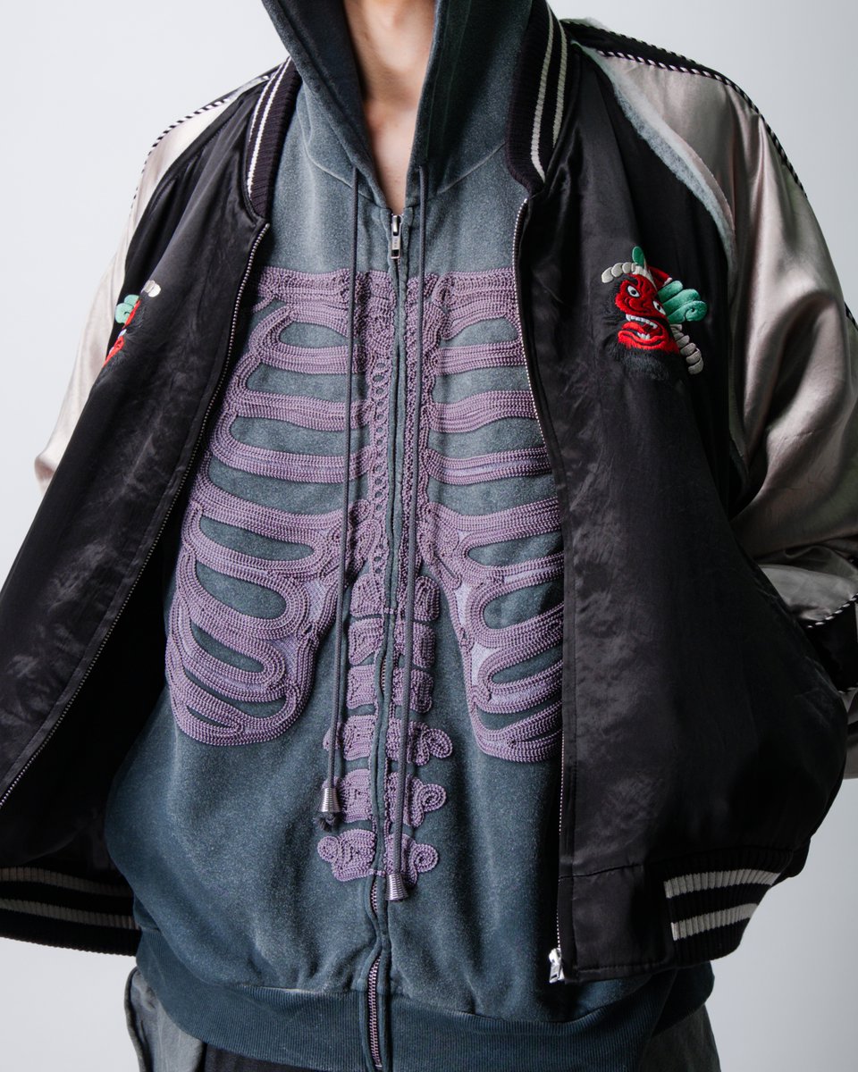 el conductorH ブランドを象徴するスーベニアジャケットをアレンジした