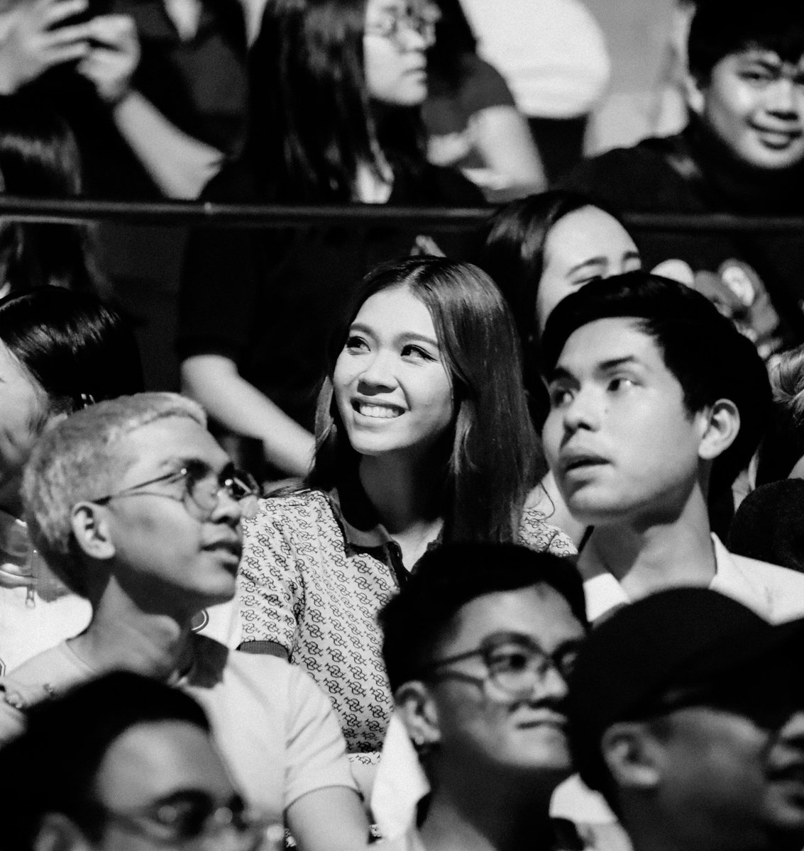 in the midst of the crowds
in the shapes in the clouds
I don't see nobody but you ~~