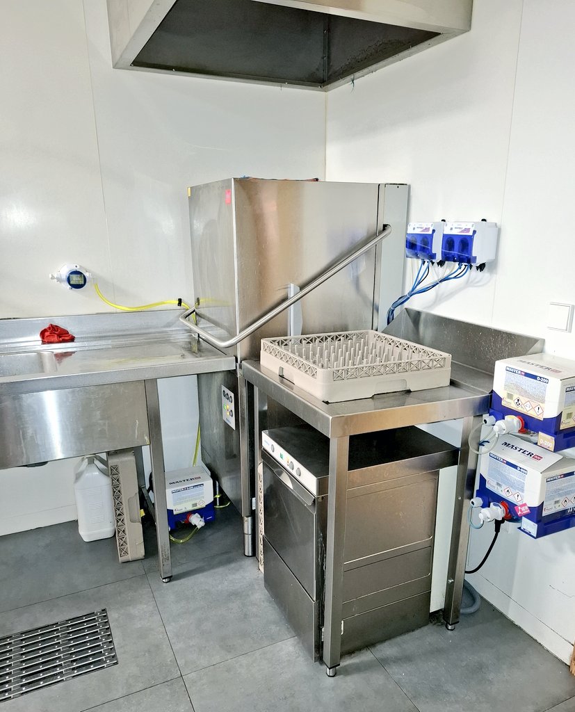 ThomilPro's tweet image. 📸 Últimas instalaciones #Masterbox en #LavadoDeVajillas.
 
La #LimpiezaProfesional ultraconcentrada más rentable y sostenible ♻️

La solución perfecta para #HORECA.

#Higiene #Limpieza #Hostelería #Restauración #Catering #cocinas #LimpiezaPro #ProductosThomil #Thomil