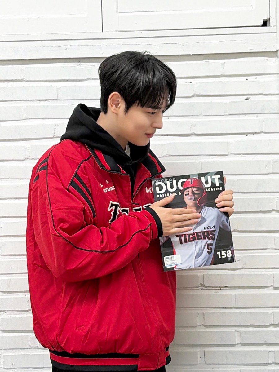 더그아웃매거진 tweet media