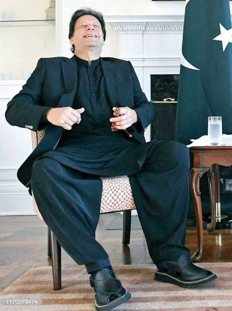 صرف اس شخص کے خوف سے خود کو استثنیٰ دلوا رہے ہو؟
#ایسے_دستور_کو_میں_نہیں_مانتا