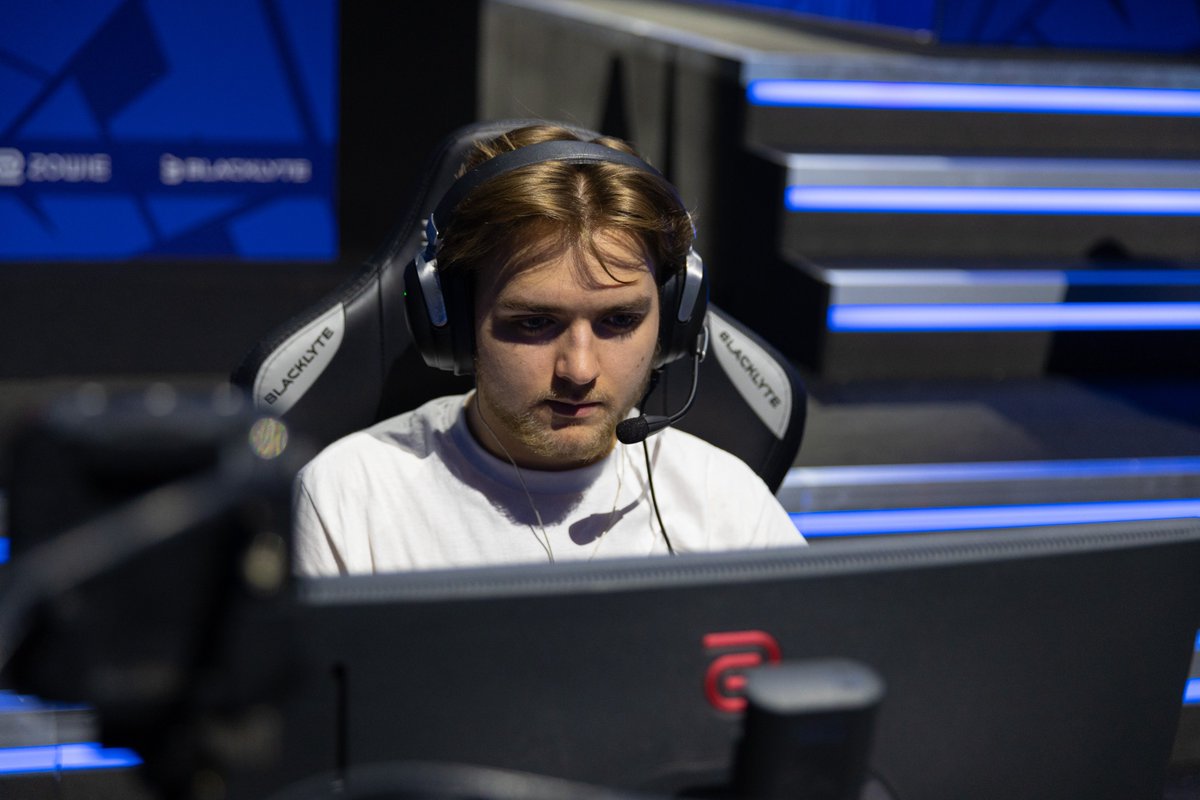 Each like = $1 added to <a href="/aminished/">Aminished</a>'s contract 💸