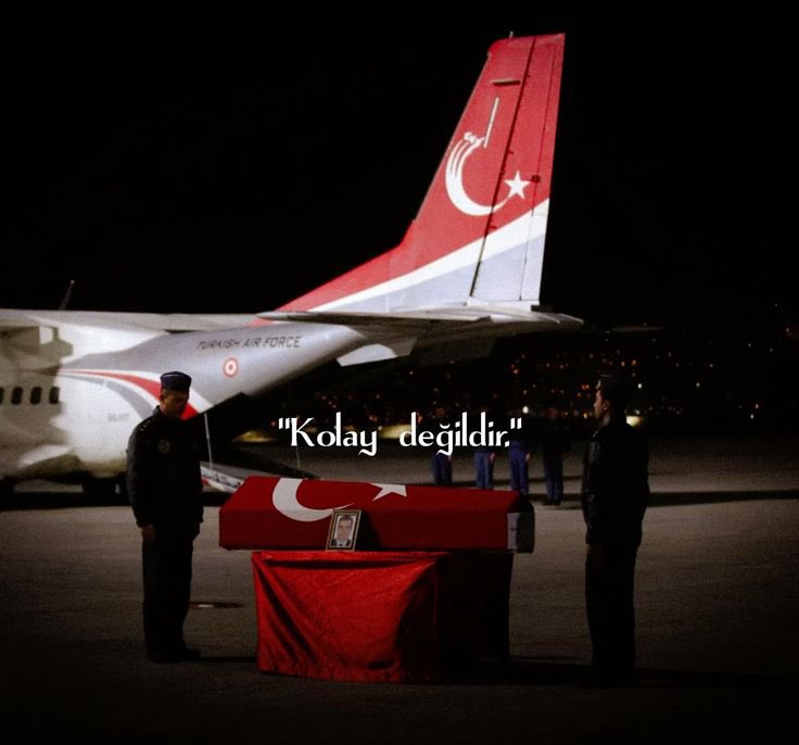 Işığı yanıp , acısı sonsuza kadar sönmeyecek evler var bu gece.
🇹🇷🇹🇷🇹🇷

Allah sabır versin ,
Mekanları cennet olsun inşallah #şehidinvartürkiye