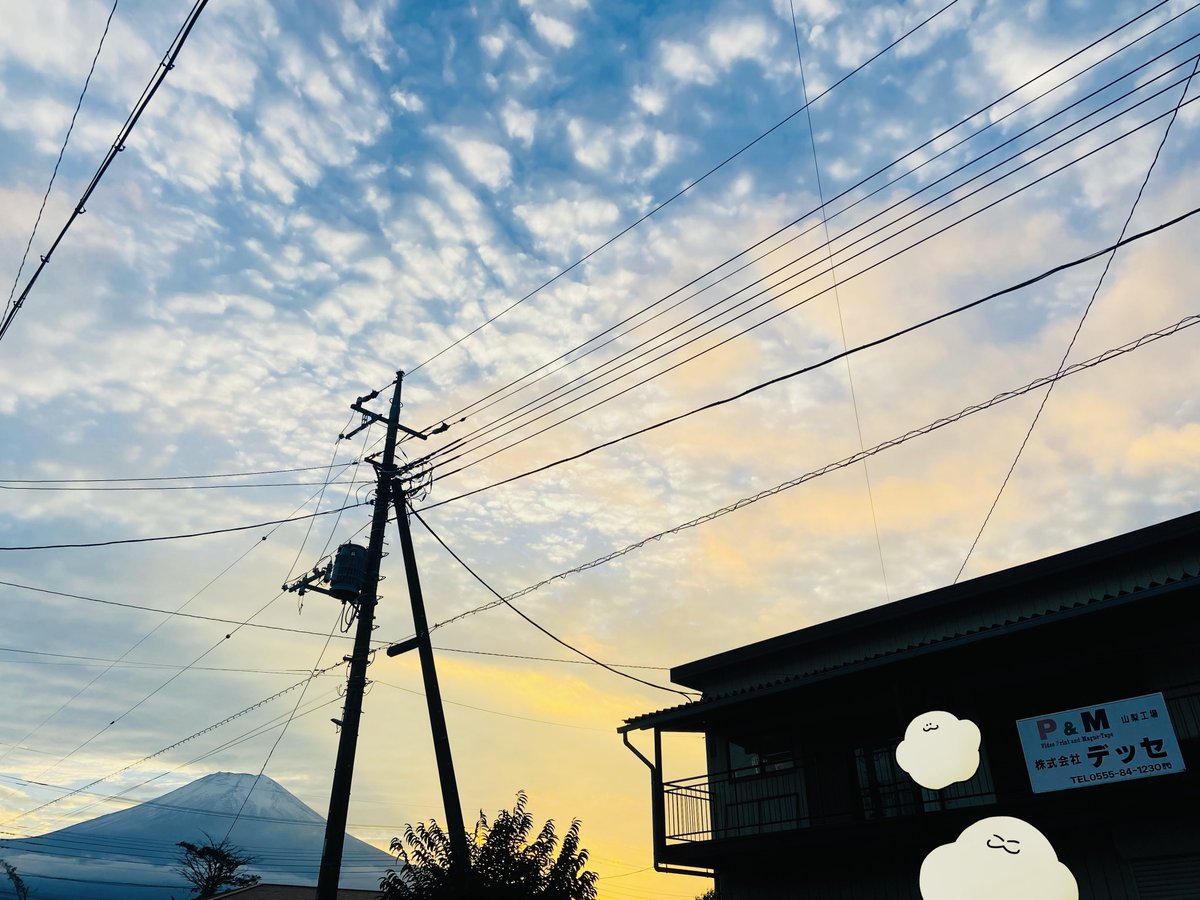 DecceLab's tweet image. オリジナルグッズプリントのDECCEです。夕方の富士山が綺麗でした。

本日は11月12日……良いジューニーの日ですね🍄🗻