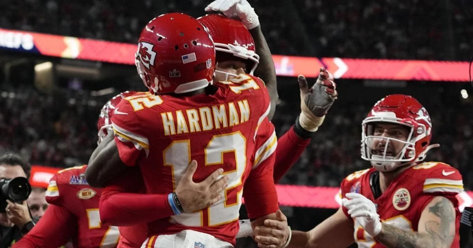 q_mars_den's tweet image. The Buffalo Bills are signing Mecole Hardman Jr., former Chiefs wide receiver, to help revitalize their passing game after Sunday&apos;s tough loss to the Dolphins.   buffalonews.com/sports/profess…