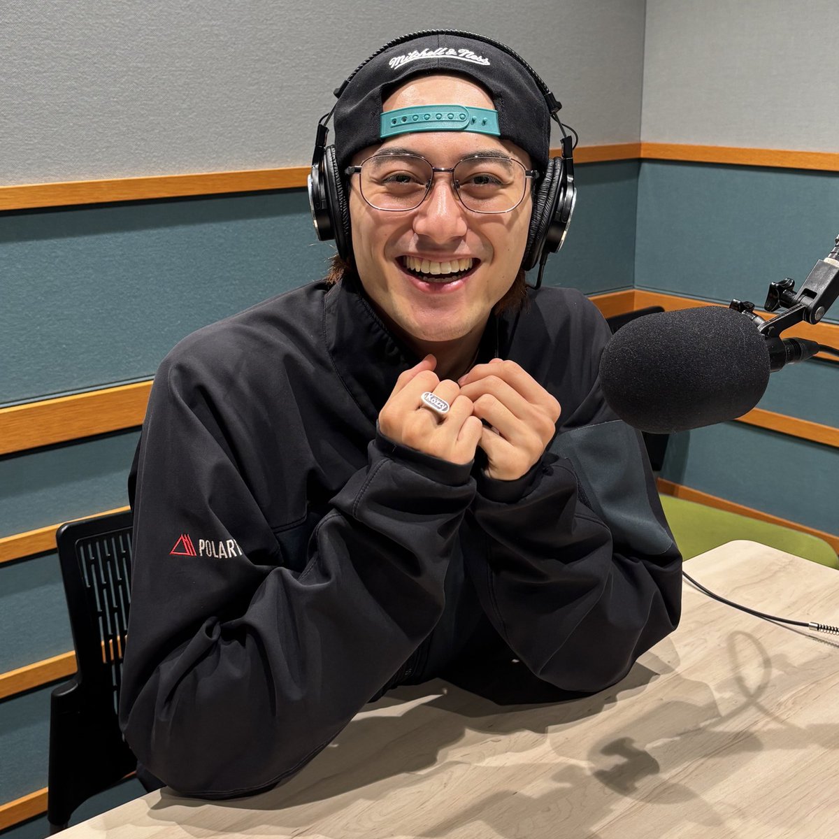 koziking851's tweet image. 《《👑Aぇ! group小島健のラジキング☝️》》      

本日も #Aぇǃgroup の #小島健 がお届けします✊ 

今日はなんだか嬉しそうなキングのお写真を📸
みなさんの冬の楽しみについてご紹介します！

#radiko はこちら📻
radiko.jp/share/?sid=FMO…

#ラジキング #FM大阪