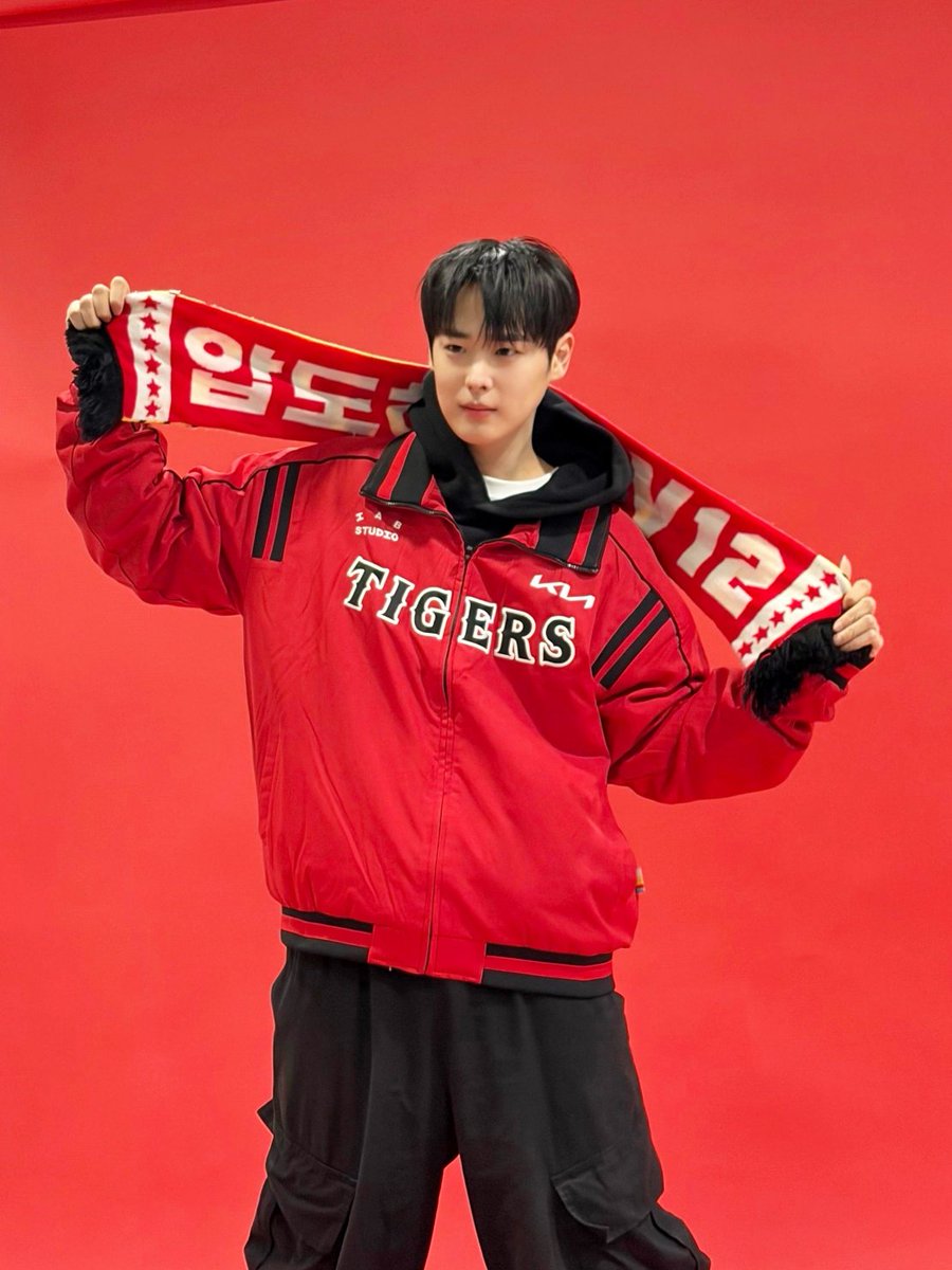 더그아웃매거진 tweet media