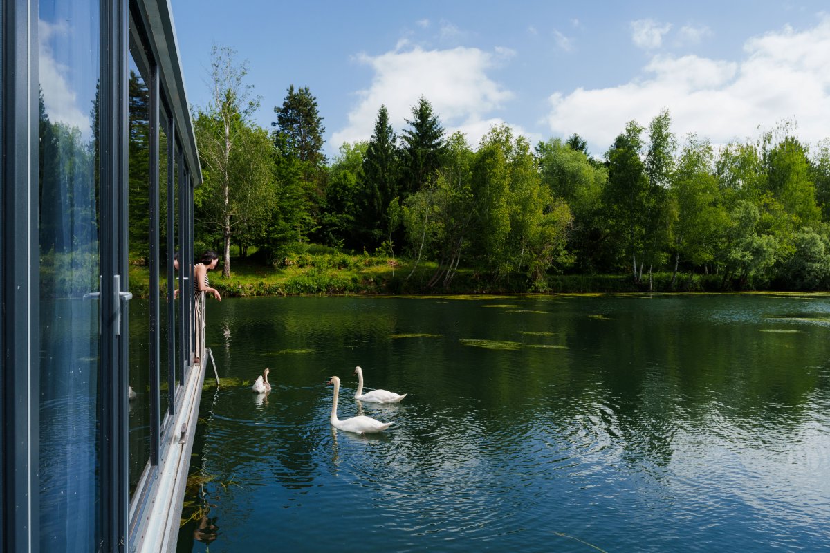 Redéfinir le tourisme, c’est le défi de notre génération 🌿
Hébergements flottants à faible impact écologique, circuits courts, mobilité douce et staycation 🚴‍♂️
Voyager durablement, près de chez soi, sans compromis sur l’expérience.

#TourismeDurable #Staycation #LEscaleRoyale