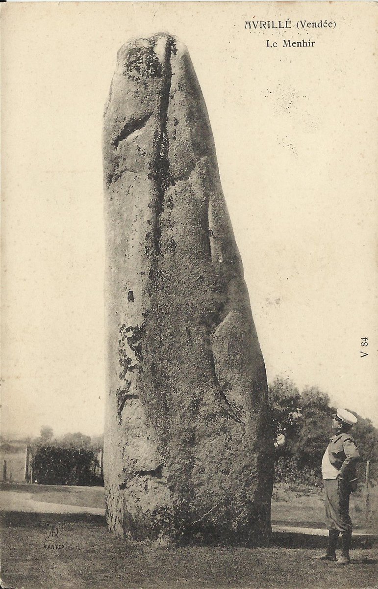 The menhir of Camp de César in Avrillé (Vendée) is the tallest in the département at 7m above ground with another 1.7m below and an estimated weight of 85 tons. This has given it the alternative name of “Roi des Menhirs”. Card by Dugas c.1904.
