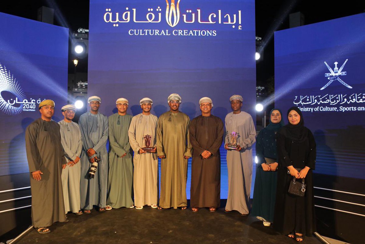 Mcsy_GovernShS's tweet image. ُتُبارك الإدارة تتويج أبناء المحافظة في حفل ختام #مسابقة_الأندية_للإبداع_الثقافي على مستوى السلطنة حيث توج المنشد حسين المخيني ممثل نادي العروبة بالمركز الأول لمجال الإنشاد والعازف عوف البلوشي ممثل نادي جعلان المركز الأول في مجال الموسيقى وفريق تركيز عدسة الإعلامي المركز الثالث.