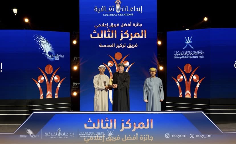 Mcsy_GovernShS's tweet image. ُتُبارك الإدارة تتويج أبناء المحافظة في حفل ختام #مسابقة_الأندية_للإبداع_الثقافي على مستوى السلطنة حيث توج المنشد حسين المخيني ممثل نادي العروبة بالمركز الأول لمجال الإنشاد والعازف عوف البلوشي ممثل نادي جعلان المركز الأول في مجال الموسيقى وفريق تركيز عدسة الإعلامي المركز الثالث.