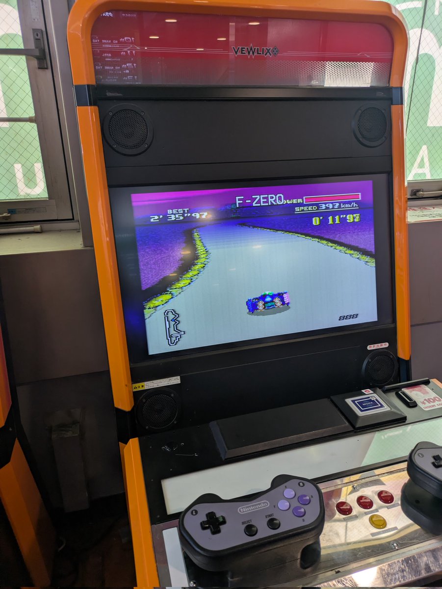 b_wings1234's tweet image. 本日、秋葉原Heyにて。
アーケード筐体に入ったスーパーマリオは時々見るのですが、F-ZEROは初めて見たので思わず写真に撮ってしまいました。
#レトロゲーム