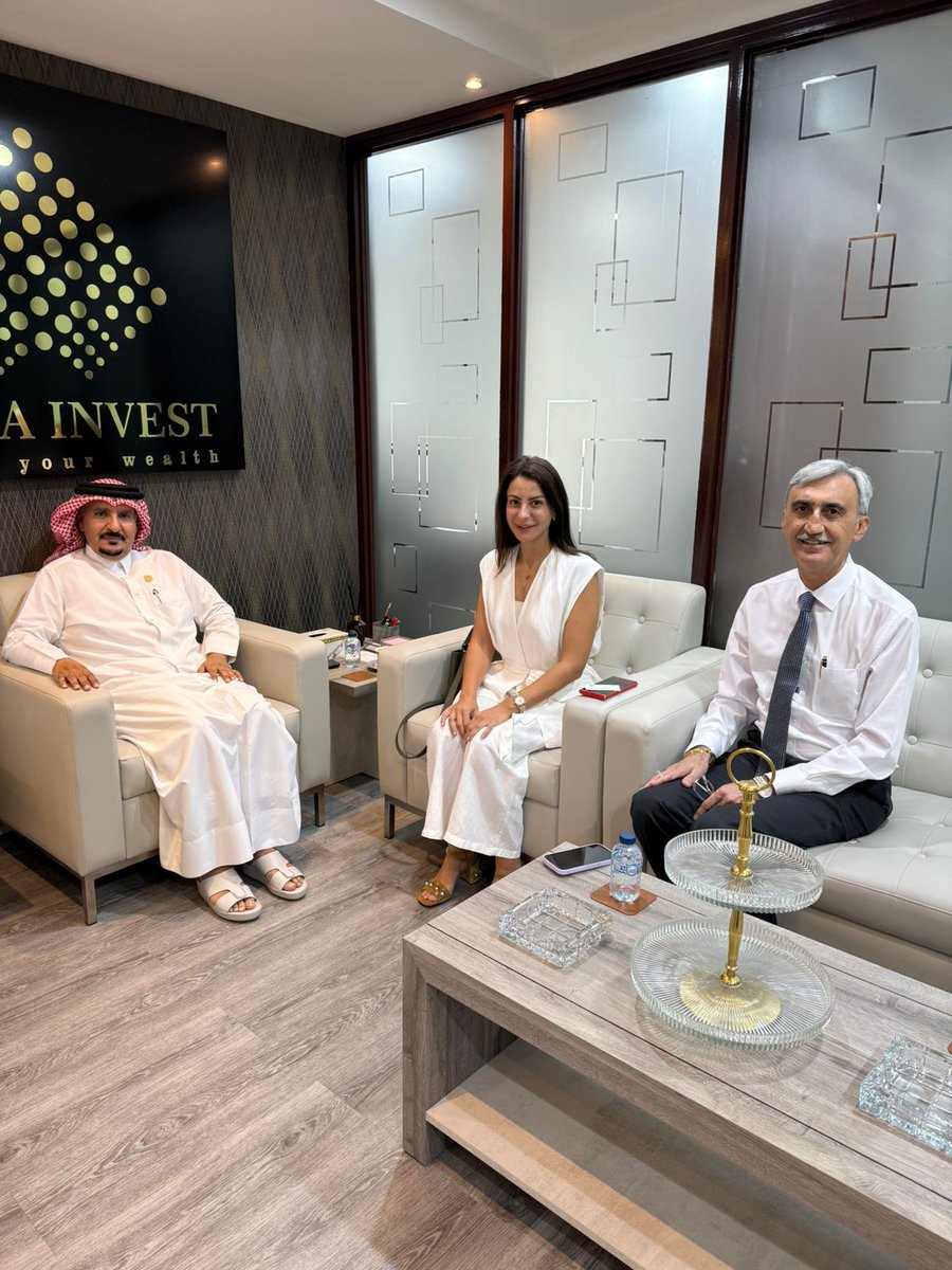 ETHRAINVEST's tweet photo. Ethra Invest was honored to welcome Captain Amarjit, Vice President, and Dr. Athina , Business development director from the Maritime &amp; Corporate Division of the Republic of the Marshall Islands at our head office. https://t.co/7qp2W0QzvE