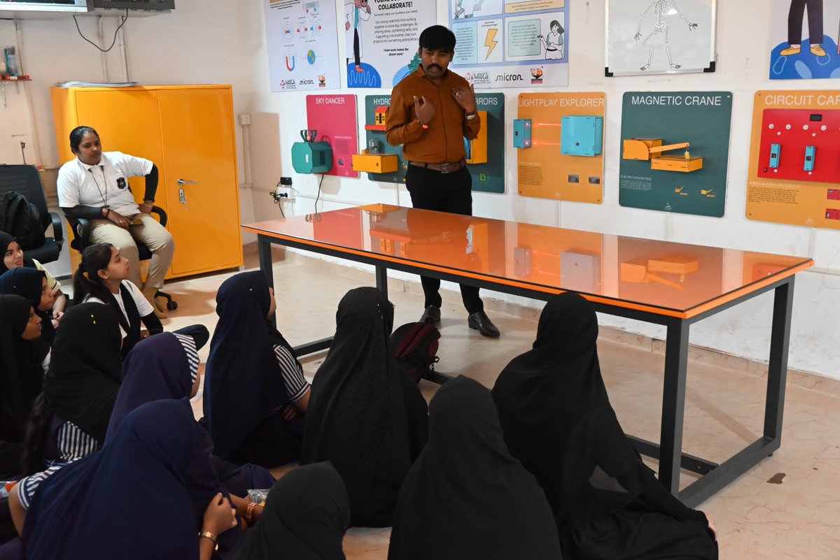GujScienceCity's tweet image. Curiosity, Creativity, Discovery, 
Students at Science City Ahmedabad explored the magic of AI, the force of hydro power, and the beauty behind the science of colors in a fun-filled STEM workshop by Micron STEM Lab with CSR partner @MicronTech 
#ScienceCityAhmedabad #STEMLearning…