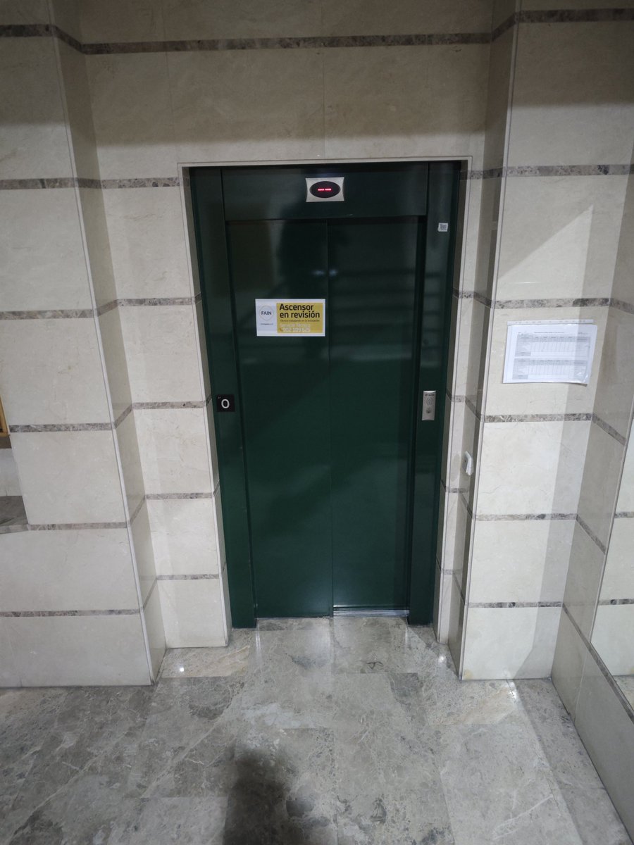 _Dmarques_'s tweet photo. @FAIN_ES  no da servicio al cliente, llevamos en la comunidad Tintín y Milu más de 40 días sin ascensor con bebes y minusválidos secuestrados en casa. Urgente compartir. https://t.co/uQ5Uxq0VJC