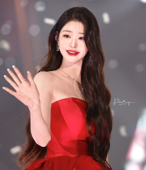 AboutMusicYT's tweet image. Wonyoung has reportedly purchased a massive luxury villa worth $10M, paid in cash.