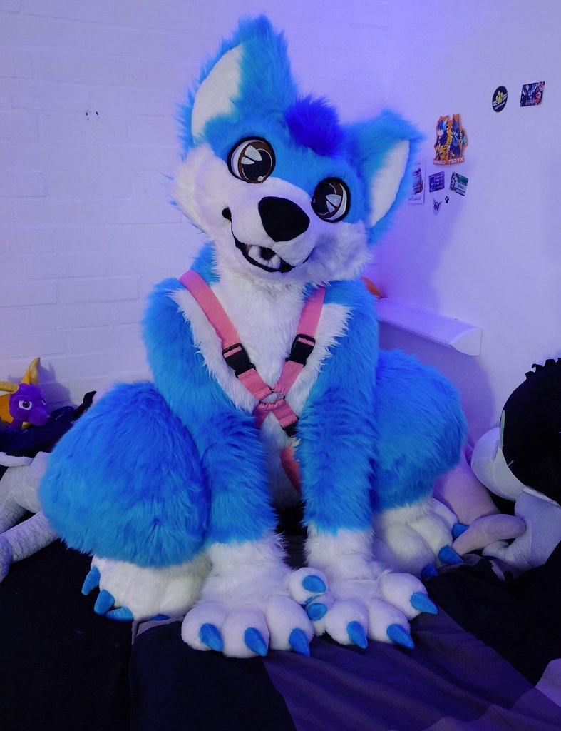 *Sitting on the bed* 🩷🩷🩷