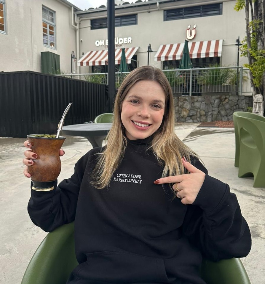 IntrovertscNFT's tweet image. Cheers to that 🥂