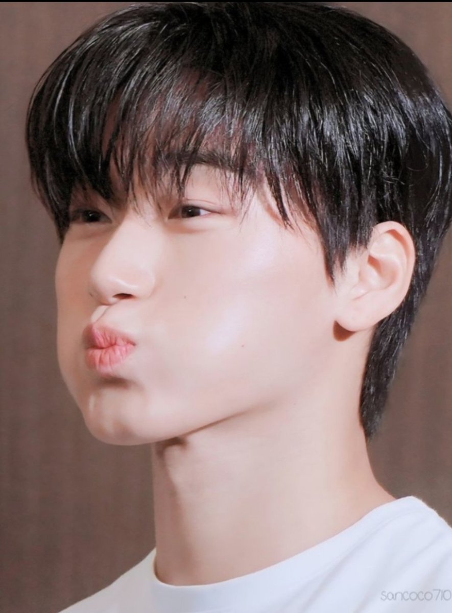 w_tinyyyy's tweet photo. Anyone understands how much I love it when he makes this face ( >3<) https://t.co/bIIKaMGoEk
