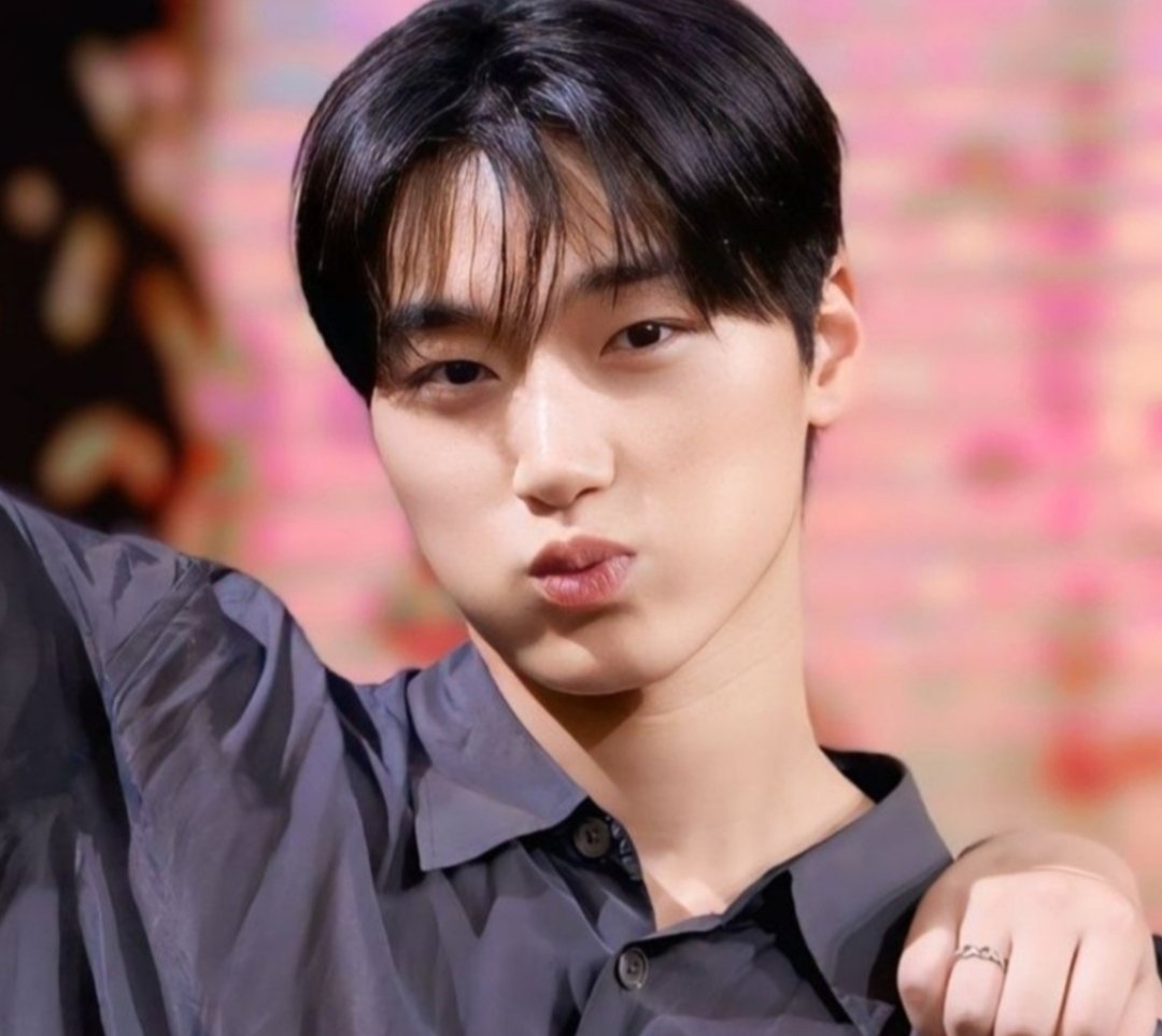 w_tinyyyy's tweet photo. Anyone understands how much I love it when he makes this face ( >3<) https://t.co/bIIKaMGoEk