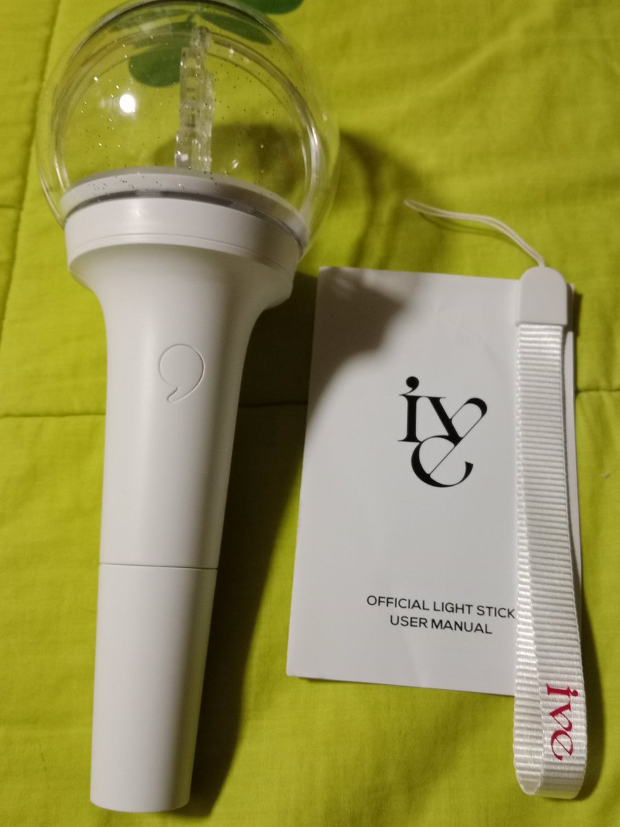 wts lfb ph onhand 
ive ihaebong 아이해봉
₱800
- with full inclusions 
-x sensi box has flaws and has a cut on top lightstick guide has fold lightstick dome has small scratches 
lightstick doesnt connect with app anymore 
- mop gcash payo dop 4 days
- mod jnt
- reply/dm to claim