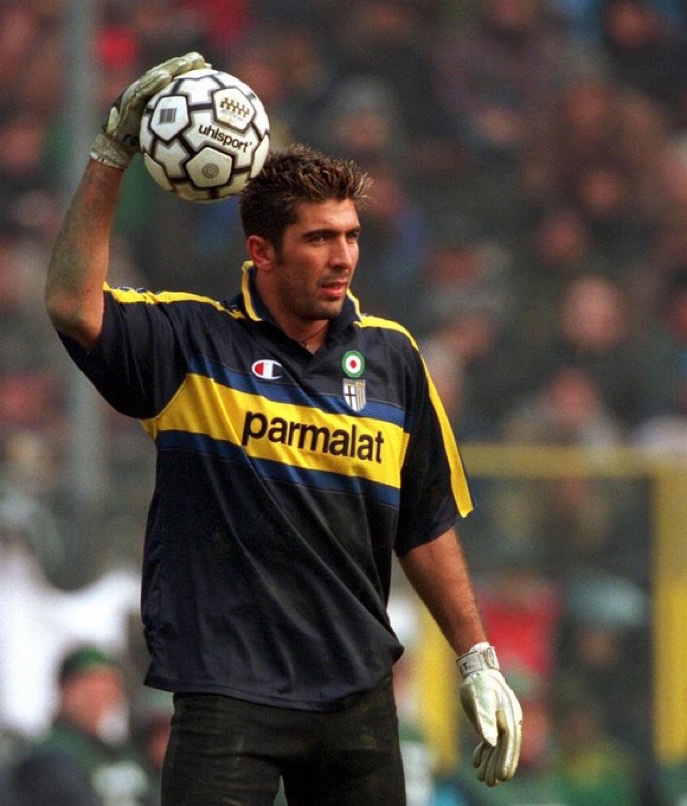 TouchlineX's tweet photo. 🚨🗣️Carlo Ancelotti: "Sometimes they ask me to give my best lineup and it's impossible. Let's start with goalkeepers for example."

"Peruzzi, Dida, Petr Cech, Neuer, Casillas, Courtois. And I forget someone. I had Buffon when I was at Parma when I started." https://t.co/CLROgFjvWI