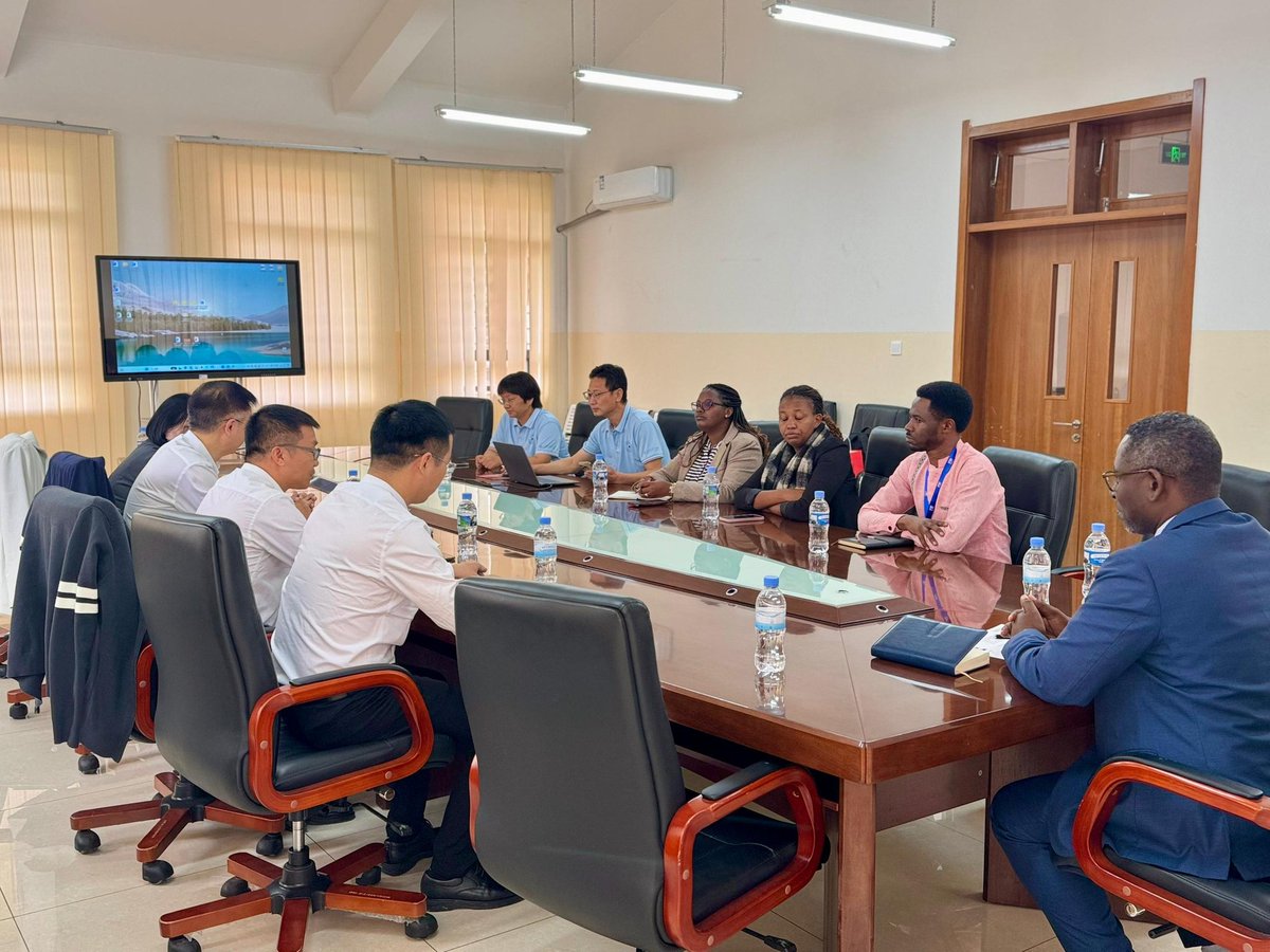 MusanzeCollege's tweet image. Today, RP-Musanze College received a delegation from Taizhou Vocational College of Science and Technology-China, headed by Mr. Jin Song, Deputy Party Secretary. The inter-university exchange visit and study tour focused on exploring strategic opportunities for academic…