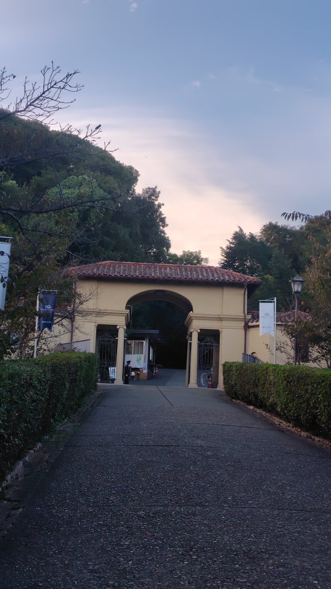 hanshin_academy's tweet image. 今日は神戸女学院大学に行きました！
名前は「神戸」ですが、西宮にあります！
門戸厄神駅が最寄りの「推せる大学」、神戸女学院大学は住宅地の中の別世界のような女子が安心出来る環境の落ち着いた大学でした✨
 #神戸女学院  #神戸女学院大学