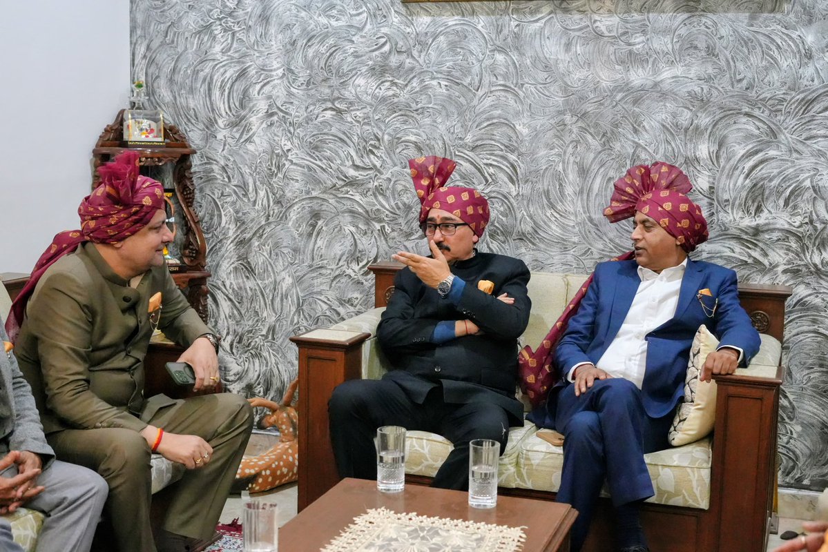 sudhirhp's tweet image. भाजपा के प्रदेश प्रवक्ता भाई विनय शर्मा जी के सुपुत्र के विवाह समारोह में शामिल होकर वर-वधू को शुभाशीष एवं नवदंपति को सुखमय वैवाहिक जीवन की हार्दिक शुभकामनाएँ प्रेषित कीं।
ईश्वर से प्रार्थना है कि यह नवयुगल प्रेम, विश्वास और खुशियों से भरा जीवन व्यतीत करे।