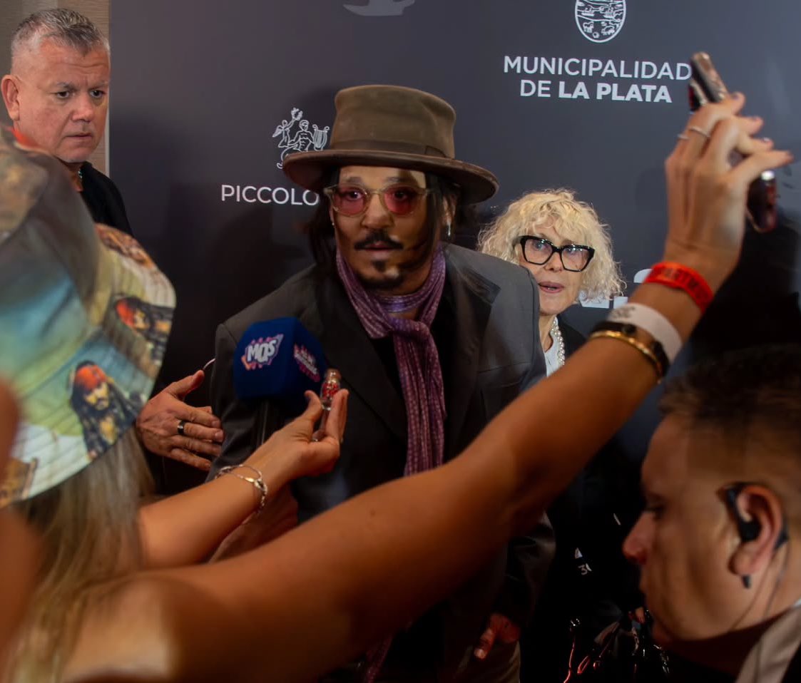 life3521's tweet image. His smile is everything 🥹😭💗💗💗
#JohnnyDepp