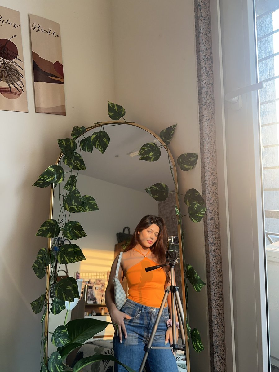 Got a new mirrorrrr and I’m obsessedddd. Living on your own is so much fun