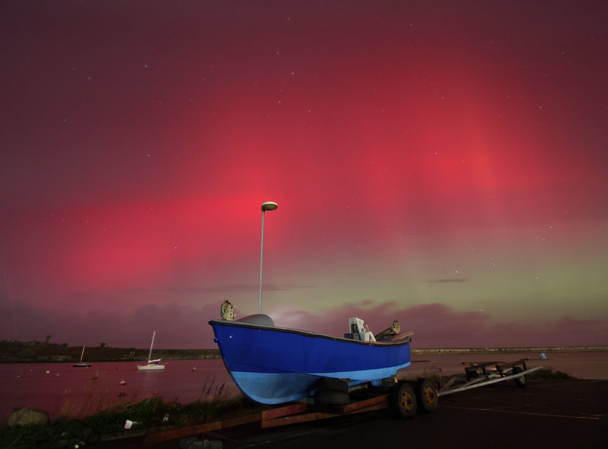 ItsYourWales's tweet image. Simply stunning! Red sky over Holyhead, Anglesey. Courtesy @AntonWardPhoto #Wales #WelshPassion