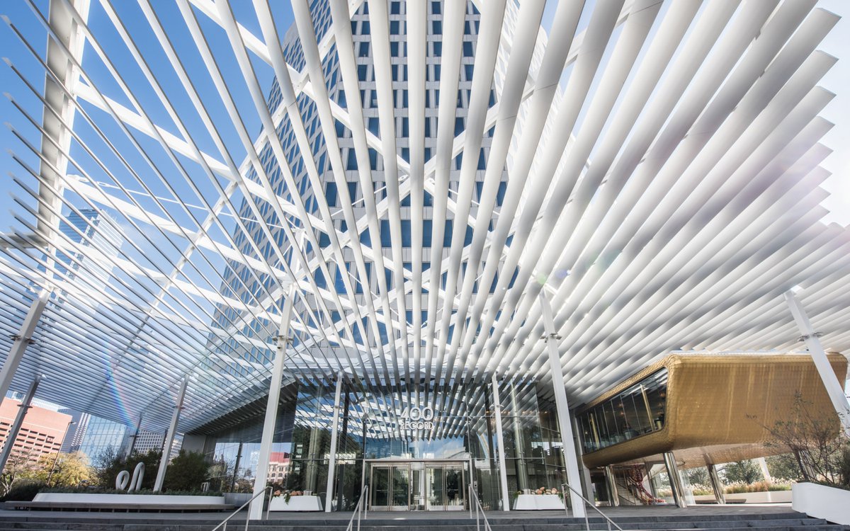 Reimagining an icon in downtown Dallas! ✨ 

At 400 South Record Street, Levolux supplied custom trapezoid aluminum sections for this 17-story tower designed by Gensler—blending modern elegance with performance.

 🔗 levolux.com/projects/400-s… #Levolux
