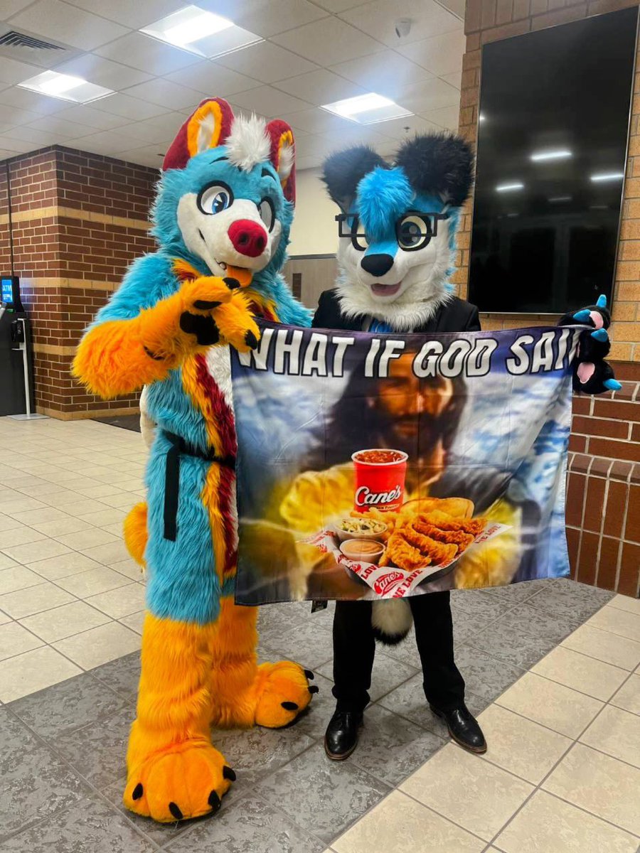“Let there be Cane’s”😁🐾 #CFF2025 #CarolinaFurfare 

🐕: <a href="/NurkoBear/">Nurko/Malibu/Ace</a>