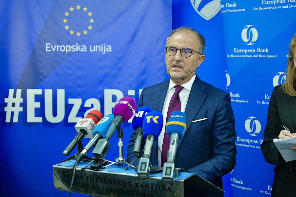 Good discussion today alongside EU Member State Ambassadors with Tuzla Canton PM Irfan Halilagić and Assembly Speaker Žarko Vujović.

We conveyed our deepest condolences for the tragic fire in the care home for the elderly in Tuzla last week. We also expressed our shock at the