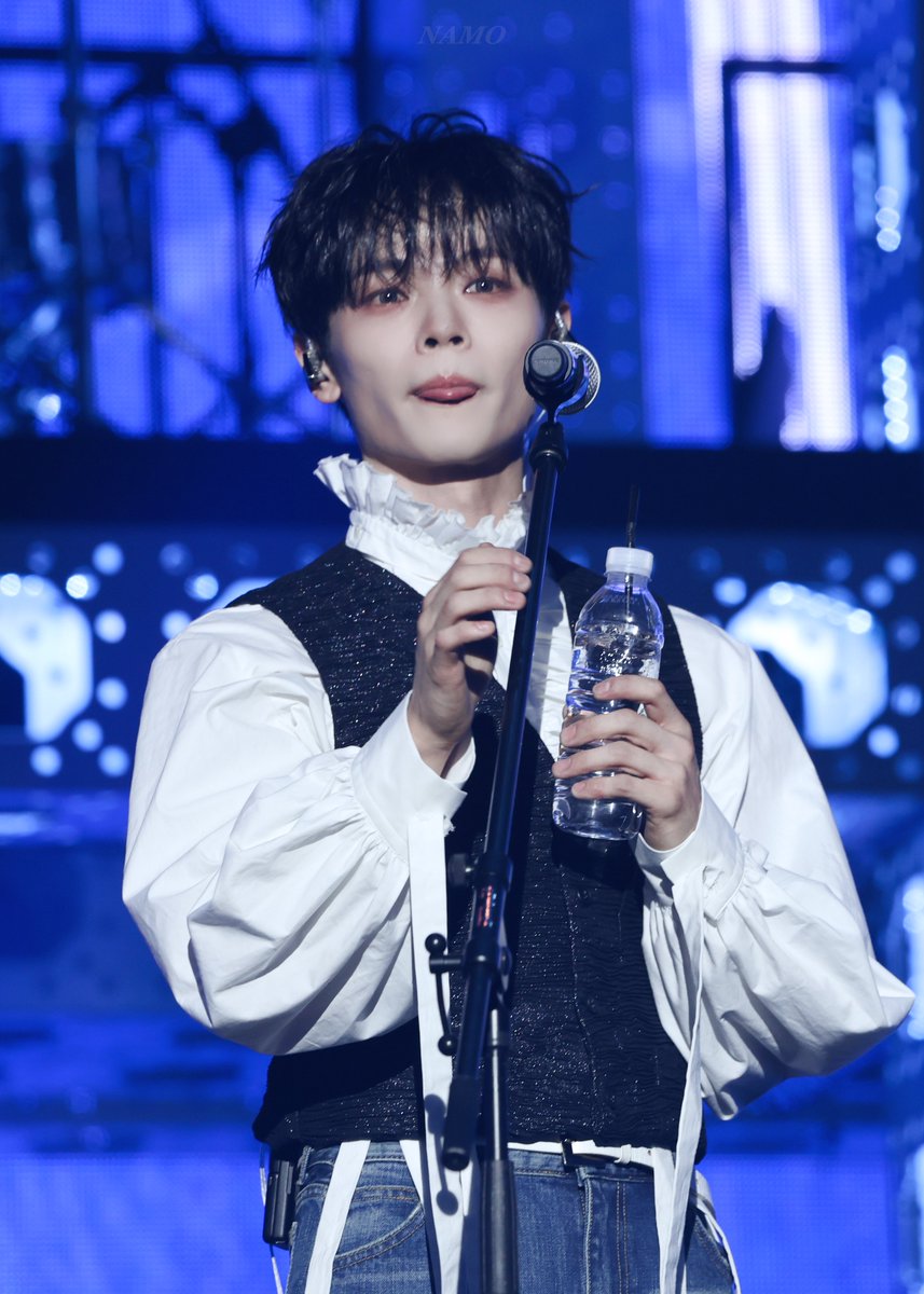 251108 #예찬 #신예찬 
  LUCID LINE 루시드 라인 서울콘 중콘 

 저희 집 강아지가 종종 혀 수납하는 걸 잊는데. . . 이거 괜찮은 건가요? ㅠㅠ 

 #루시 #LUCY