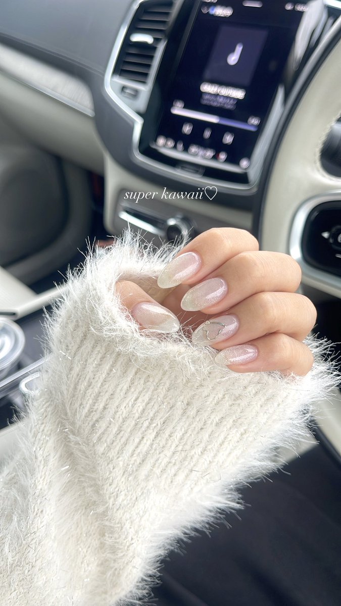 White Nailがちおきにいり🤍❕
白マグ×シルバー&amp;ピンクラメでちゅるん❕