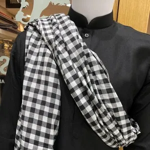 vicsinghb's tweet image. Not a Keffiyeh but a shawl 

Common for many Sikhs.

Not that terrorist HAMAS shite!