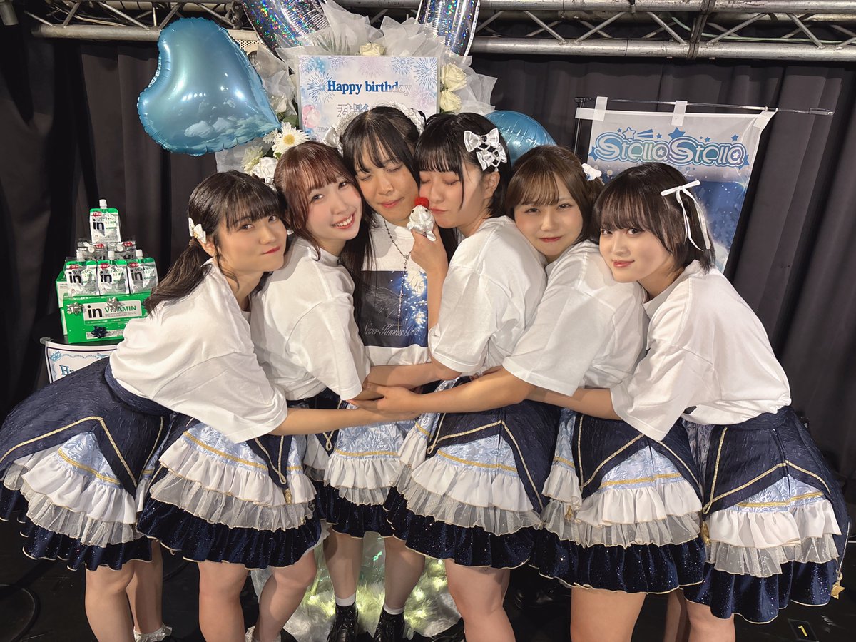 STESTE_official's tweet photo. 🪼君影ラン生誕祭ありがとうございました🤍

スマホのライトや白いペンライトが綺麗で素晴らしい生誕祭となりました！
たくさんのお祝いありがとうございました㊗️
STELLASTELLAのリーダーとしてたくさん支えてくれたランちゃん！
これからも輝いていくことを願っております🌟 https://t.co/8tGxaLi9H5