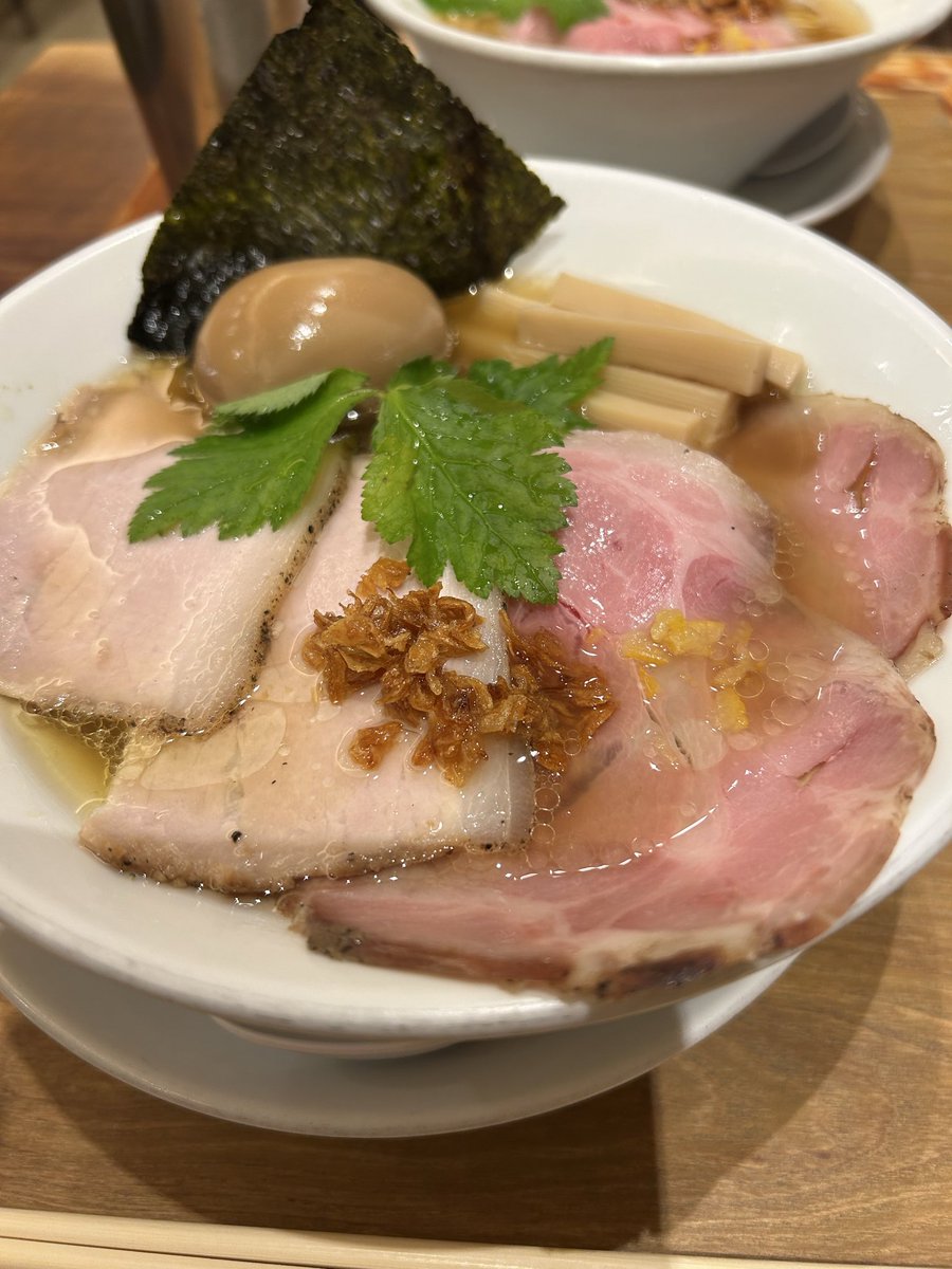 大阪駅　なにわ麺次郎　然
黄金貝ラーメン　特製。