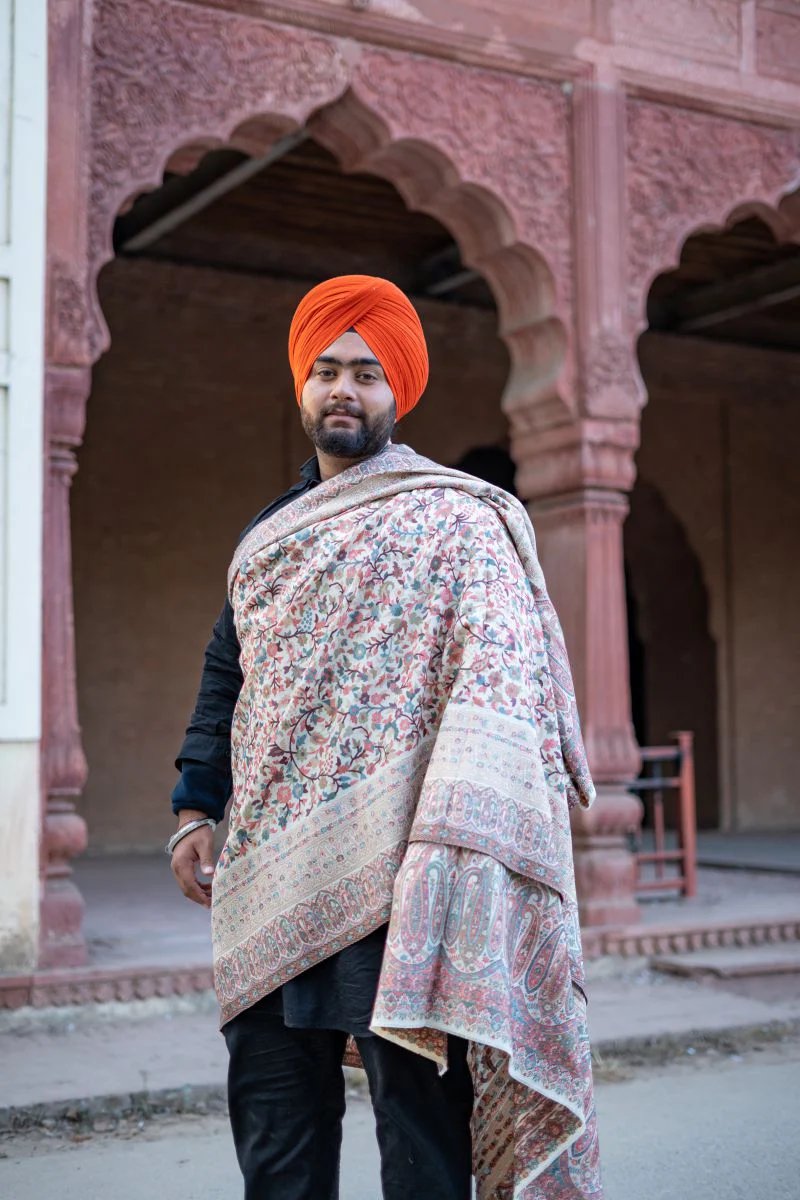 vicsinghb's tweet image. Not a Keffiyeh but a shawl 

Common for many Sikhs.

Not that terrorist HAMAS shite!