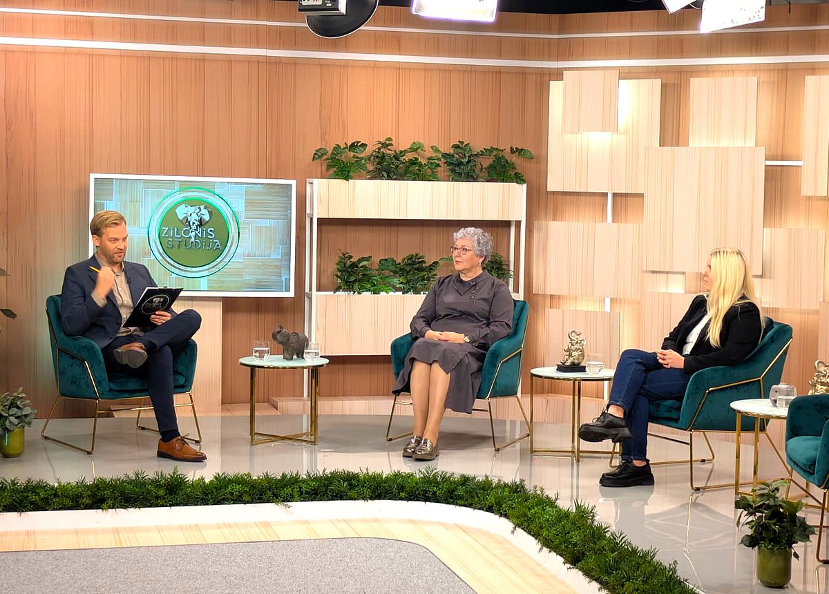 PatverumsDM's tweet image. Biedrības “Patvērums “Drošā māja”” speciālistes Gita Miruškina un Ilze Norvaiša  piedalījās raidījumā “Zilonis studijā”, lai runātu par  tēmu – “Cilvēku tirdzniecība – modernā verdzība Latvijā”.   

Skaties raidījumu: ej.uz/cilvektirdznie…

🤝 @Fondi_eu