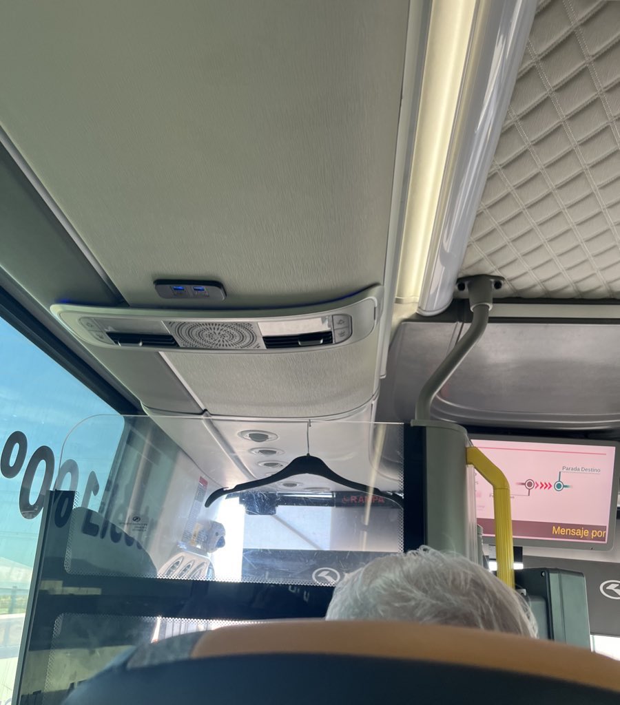 La mítica percha del 115

#metrobusvalencia #valencia