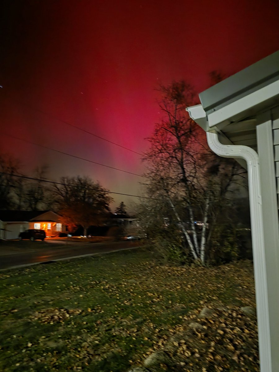 jimpack1's tweet image. A little bit of the northern lights from Iowa last night....